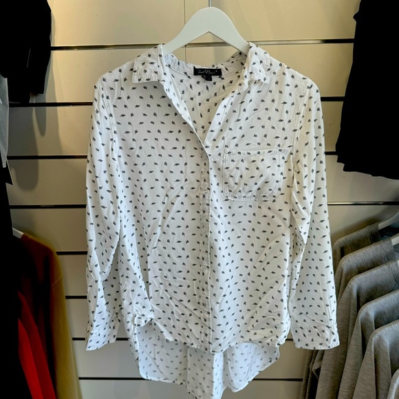 Velvet heart button down blouse. Cute leaf pattern - Picture 1 of 4